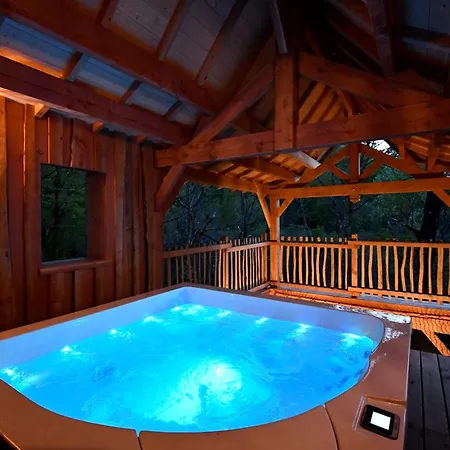 캠프장 Les 7 Montagnes *